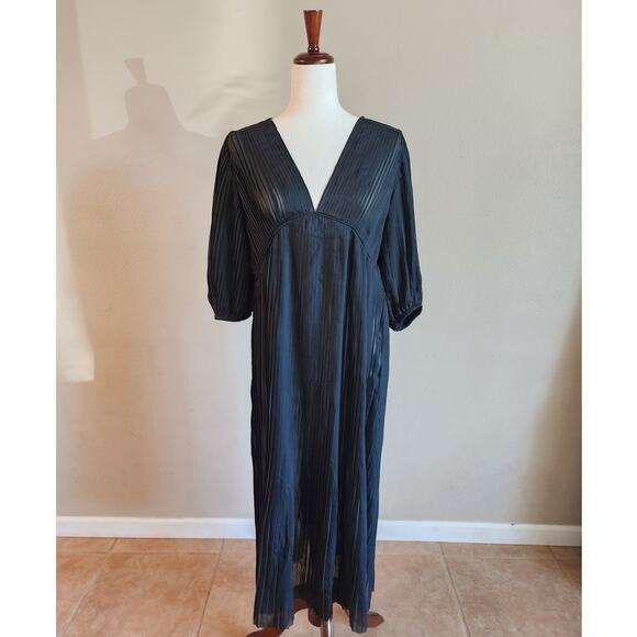 Banana Republic Dresses & Skirts - Banana Republic Women's Black Pleated Deep V-Neck Maxi Dress Sheer SZ Medium